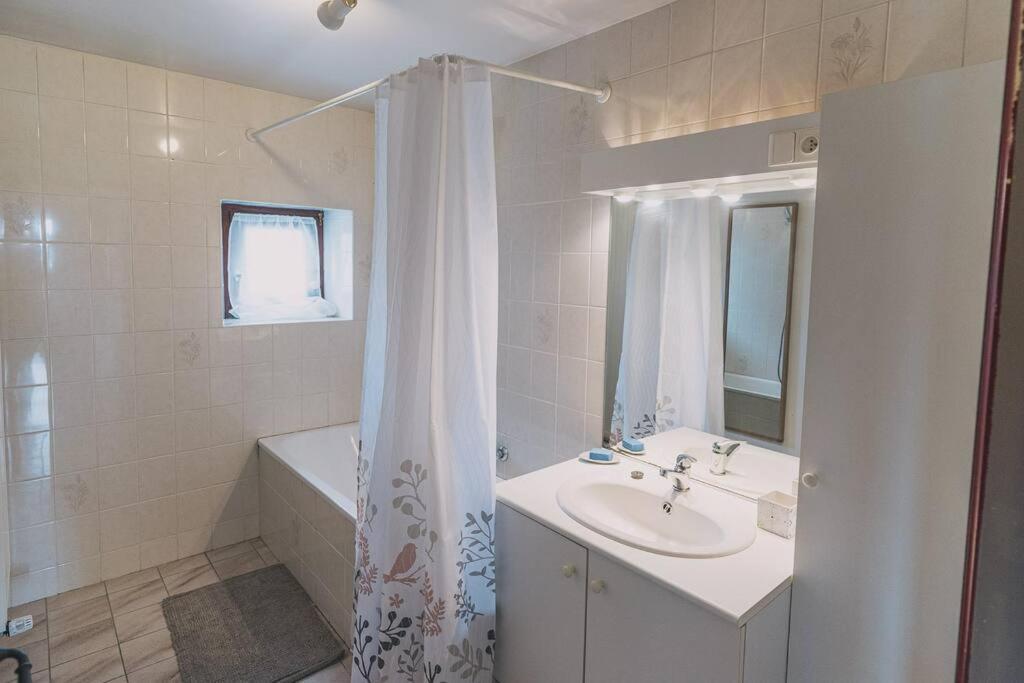 A L'Entree Du Verger - Charmante Maison En Pierres Dinant Dış mekan fotoğraf